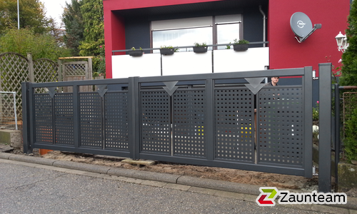 Aluminium Sichtschutztor 2-flüglig wurde in Vaihingen von Zaunteam Neckar-Enz, Sachsenheim im Jahr 2016 erstellt.