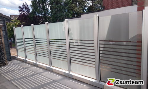 Glas Sichtschutz wurde in Bochum von Zaunteam Essen, Essen im Jahr 2019 erstellt.