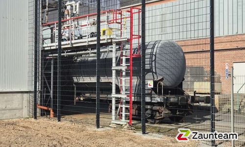 Doppelstabmatten schwer vorverzinkt und anthrazit beschichtet mit Pfosten 40x60 mit Abdeckleisten in Aussparung wurde in Bitterfeld- Wolfen von Zaunteam Fläming, Coswig im Jahr 2025 erstellt.