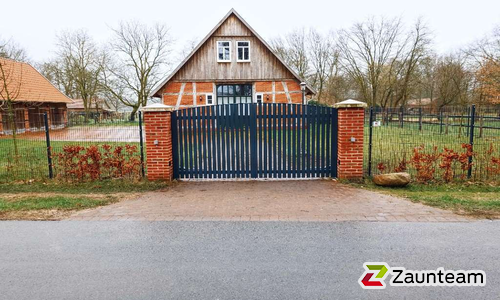 Aluminium Sichtschutztor 2-flüglig wurde in Essen von Zaunteam Emsland, Rastdorf im Jahr 2024 erstellt.