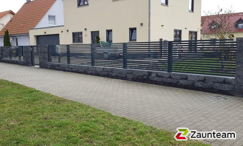 Modern Aluzaun einbetoniert wurde in Leipzig von Zaunteam Leipzig, Leipzig im Jahr 2023 erstellt.