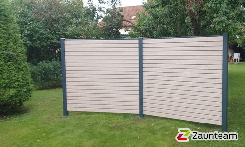 Alu Varioprofil Rechteck mit Aluminiumpfosten vierkant 85 x 85 mm einbetoniert wurde in Stetten a.k.M. von Zaunteam Obere Donau-Bodensee, Sauldorf-Krumbach im Jahr 2025 erstellt.