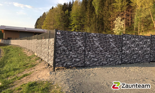 Flechtfix Vario Sichtschutz bedruckt wurde in Burgberg von Zaunteam Allgäu, Bad Hindelang - Unterjoch im Jahr 2020 erstellt.