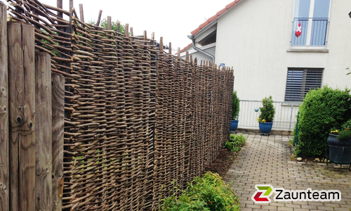 Holz Sichtschutz wurde in Felben-Wellhausen von Zaunteam Thurgau AG, Felben im Jahr 2014 erstellt.