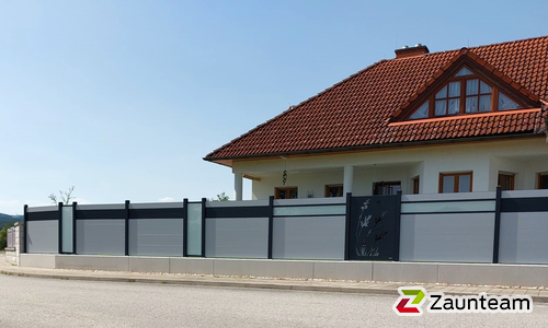 Alu Varioprofil glatt mit Aluminiumpfosten vierkant 85 x 85 mm in Ausparung wurde in Neustift an der Lafnitz von Zaunteam Oststeiermark, Grafendorf bei Hartberg im Jahr 2024 erstellt.