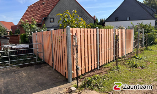 Holz Sichtschutz Douglasie wurde in Bad Nenndorf von Zaunteam Schaumburger Land, Stadthagen im Jahr 2023 erstellt.