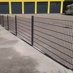Doppelstabmatten schwer feuerverzinkt und anthrazit beschichtet mit Pfosten 60 x 40 mit Abdeckleisten in Aussparung wurde in Burladingen von Zaunteam Zollernalb, Burladingen-Ringingen im Jahr 2026 erstellt.