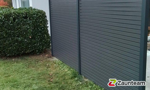 Alu Varioprofil Rhombus 80, Aluminiumpfosten vierkant 65 x 65 mm einbetoniert wurde in Rangendingen von Zaunteam Zollernalb, Burladingen-Ringingen im Jahr 2025 erstellt.