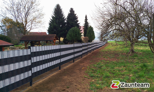 Flechtfix Vario Sichtschutz RAL Standardfarben wurde in Judenburg  von Zaunteam Obersteiermark-Ost, Kapfenberg im Jahr 2026 erstellt.