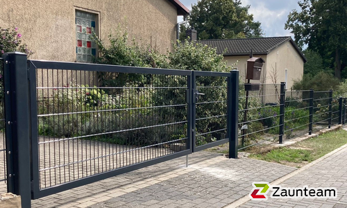 Doppelstabmattentor 2-flüglig wurde in Lutherstadt Wittenberg von Zaunteam Fläming, Coswig im Jahr 2023 erstellt.