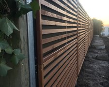 Schallschutzzaun Noistop Wood wurde in Bassersdorf von Zaunteam Neftenbach, Neftenbach im Jahr 2017 erstellt.