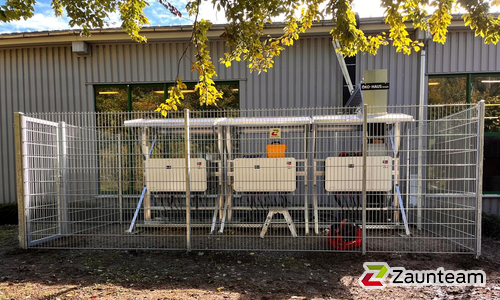 Doppelstabmatten schwer verzinkt mit Pfosten 40x60 verzinkt mit Abdeckleisten einbetoniert wurde in Oberstaufen von Zaunteam Allgäu, Bad Hindelang - Unterjoch im Jahr 2025 erstellt.