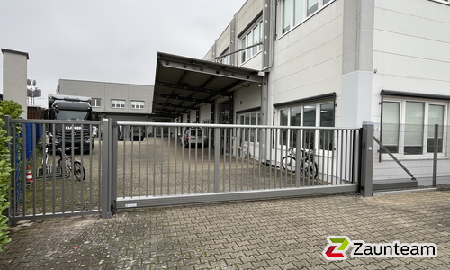 Industrieschiebetor / Industrieschiebetor wurde in Forst von Zaunteam Schwetzingen-Bruchsal, Oberhausen  im Jahr 2024 erstellt.