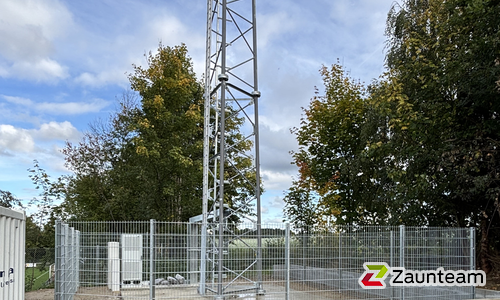 Doppelstabmatten schwer verzinkt mit Pfosten 40x60 verzinkt mit Abdeckleisten einbetoniert wurde in Affing von Zaunteam Schwaben-Nord, Todtenweis im Jahr 2025 erstellt.