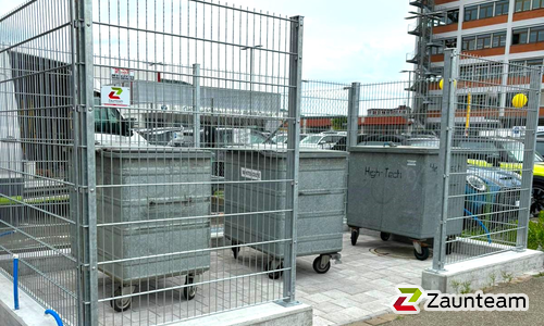 Doppelstabmatten schwer verzinkt mit Pfosten 40x60 verzinkt mit Abdeckleisten mit Fussplatte wurde in Dietikon von Zaunteam Zürich, Dietikon im Jahr 2024 erstellt.