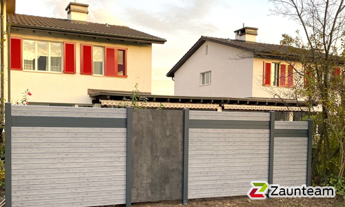 Alu Varioprofil Rhombus 80, Aluminiumpfosten vierkant 85 x 85 mm einbetoniert wurde in Unterengstringen von Zaunteam Zürich, Dietikon im Jahr 2022 erstellt.