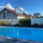 Glas Sichtschutz mit vierkant Edelstahlpfosten einbetoniert (CH) wurde in Estavayer-le-Lac von Swissclôture Nord Vaudois, Pomy im Jahr 2025 erstellt.