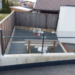 Diagonalgeflecht anthrazit mit Rohrpfosten anthrazit mit Fussplatte wurde in Ebbs von Zaunteam Tirol Unterland, Schwoich im Jahr 2026 erstellt.