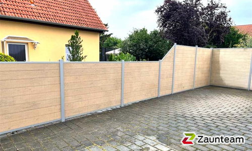 System WPC Sichtschutz, Classic mit Alupfosten einbetoniert wurde in Halle von Zaunteam Halle, Halle im Jahr 2024 erstellt.
