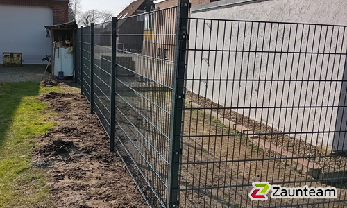 Doppelstabmatten schwer vorverzinkt und anthrazit beschichtet mit Pfosten Vario einbetoniert wurde in Parsau von Zaunteam Südheide-Altmark, Hankensbüttel im Jahr 2024 erstellt.