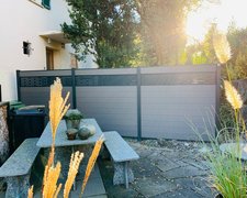  WPC Sichtschutz Discrétion / einbetoniert wurde in Bassersdorf von Zaunteam Neftenbach, Neftenbach im Jahr 2022 erstellt.