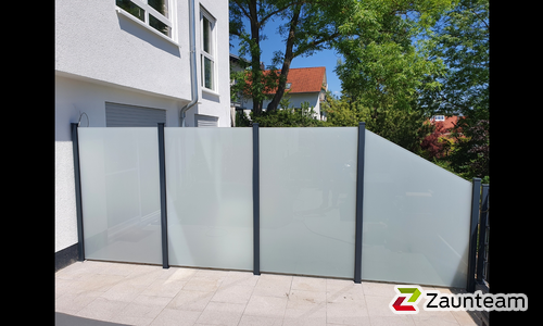 Glas Sichtschutz wurde in Ober-Olm von Zaunteam Hunsrück-Nahe, Bad Kreuznach im Jahr 2021 erstellt.