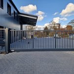 Schiebetor Aluminium wurde in Bockhorn von Zaunteam Friesische-Wehde, Zetel im Jahr 2026 erstellt.