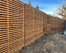 Schallschutzzaun Noistop Wood wurde in Bärau von Zaunteam Mittelland, Bützberg im Jahr 2025 erstellt.