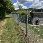 Doppelstabmatten schwer verzinkt mit Pfosten 40x60 verzinkt mit Abdeckleisten einbetoniert wurde in Bergfelden von Zaunteam Lkr. Rottweil, Dietingen-Rotenzimmern im Jahr 2026 erstellt.