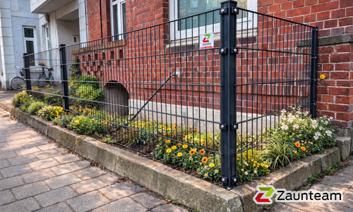 Doppelstabmatten schwer vorverzinkt und anthrazit beschichtet mit Pfosten Vario einbetoniert wurde in Kiel von Zaunteam Kiel, Kiel im Jahr 2025 erstellt.