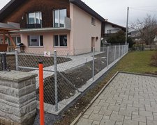 Diagonalgeflecht verzinkt mit Rohrpfosten verzinkt einbetoniert wurde in Appenzell von Zaunteam Appenzellerland, Wasserauen im Jahr 2023 erstellt.