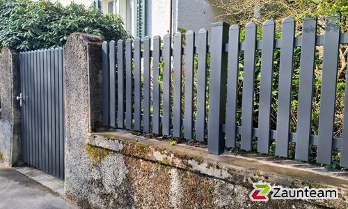 Classic Aluzaun aufgeschraubt wurde in Aarau von Zaunteam Aargau, Egliswil im Jahr 2026 erstellt.