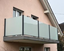 Glas Geländer wurde in Rebstein von Zaunteam Rheintal, Widnau im Jahr 2025 erstellt.