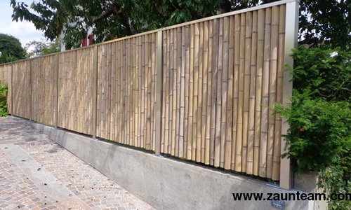 Sichtschutz Bambus Chiang-Mai natur / U-Profil mit Edelstahlverkleidung mit Fussplatte wurde in Münchenstein von Zaunteam Nordwest, Niederdorf im Jahr 2013 erstellt.