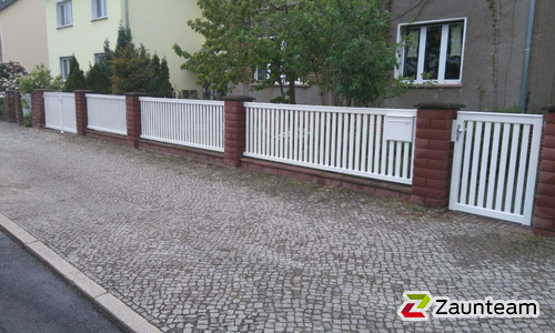 Décor Stab Aluzaun einbetoniert wurde in Dessau-Rosslau von Zaunteam Fläming, Coswig im Jahr 2017 erstellt.