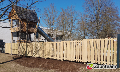 Staketenzaun, weitere Modelle wurde in Grafenrheinfeld von Zaunteam Main-Rhön, Euerdorf im Jahr 2026 erstellt.