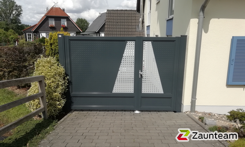Aluminium Sichtschutztor 2-flüglig wurde in Much von Zaunteam Rhein-Sieg, Neunkirchen-Seelscheid im Jahr 2020 erstellt.
