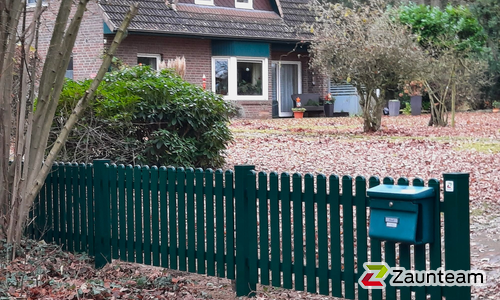 Classic Aluzaun RAL Standardfarbe / Aluminiumpfosten vierkant RAL Standardfarbe einbetoniert wurde in Ottersberg von Zaunteam Weser-Wümme, Oyten im Jahr 2025 erstellt.