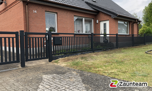 Décor Stab Aluzaun einbetoniert wurde in Jatznick von Zaunteam Pasewalk, Pasewalk im Jahr 2026 erstellt.