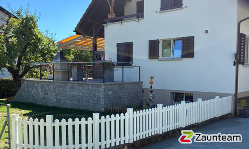 Classic Aluzaun RAL Standardfarbe / Aluminiumpfosten vierkant RAL Standardfarbe einbetoniert wurde in Remigen von Zaunteam Aargau, Egliswil im Jahr 2026 erstellt.
