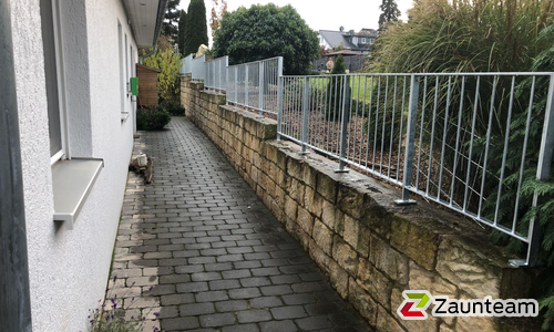 Staketengeländer ohne Handlauf wurde in Elze von Zaunteam Weser-Leine, Salzhemmendorf im Jahr 2019 erstellt.
