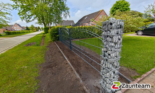 Decorzaun Verona mit Decorzaun Pfosten einbetoniert wurde in Südbrookmerland von Zaunteam Ostfriesland, Südbrookmerland im Jahr 2024 erstellt.