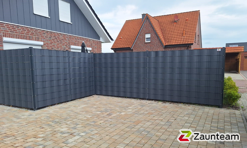 Flechtfix Vario Sichtschutz RAL Standardfarben wurde in Jade von Zaunteam Friesische-Wehde, Zetel im Jahr 2025 erstellt.