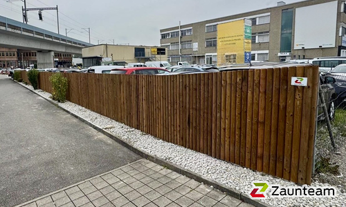 Palisaden-Sichtschutz wurde in Wallisellen von Zaunteam Neftenbach, Neftenbach im Jahr 2025 erstellt.