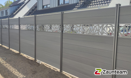BPC Sichtschutz Nordheim, Aluminiumpfosten 90 x 90 mm einbetoniert wurde in Essen von Zaunteam Essen, Essen im Jahr 2025 erstellt.