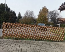 Kreuzzaun mit T-Stahlpfosten verzinkt einbetoniert wurde in Appenzell von Zaunteam Appenzellerland, Wasserauen im Jahr 2023 erstellt.