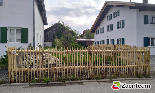 Kastanienzaun wurde in Fuchstal von Zaunteam Ammersee, Hofstetten im Jahr 2023 erstellt.