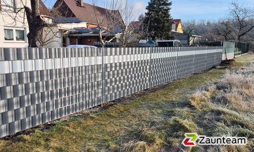 Flechtfix Vario Sichtschutz RAL Standardfarben wurde in Gräfenhainichen von Zaunteam Fläming, Coswig im Jahr 2025 erstellt.