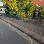 Doppelstabmatten schwer feuerverzinkt und anthrazit beschichtet mit Pfosten 60 x 40 mit Abdeckleisten einbetoniert wurde in Bockhorn von Zaunteam Friesische-Wehde, Zetel im Jahr 2025 erstellt.