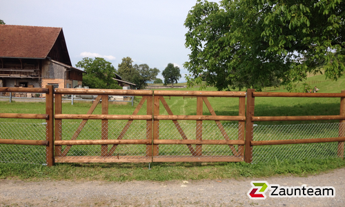 Weidetor Holzrahmen wurde in Wollerau von Zaunteam Linth GmbH, Uznach im Jahr 2014 erstellt.